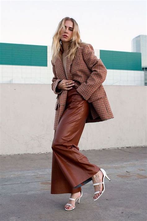 15 Looks Que Prueban Que Los Pantalones De Cuero Café Son Un Must De