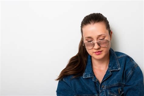 Free Photo Front View Young Woman Wearing Glasses