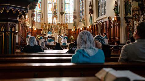 Old Latin Mass Finds New American Audience Despite Popes Disapproval The New York Times