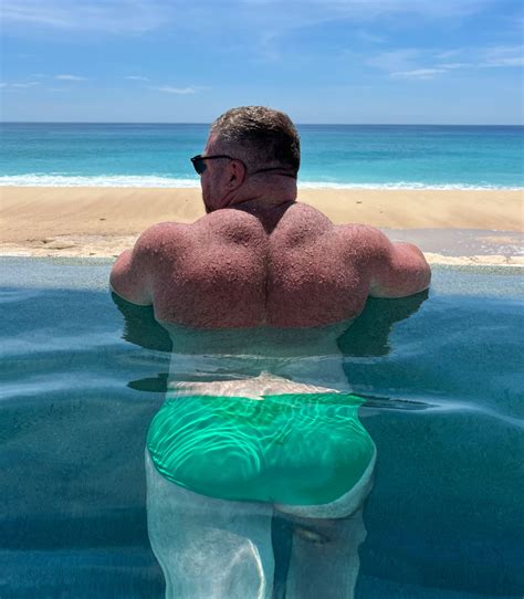 Craggy on Twitter: "Happy #humpday back rolls from Cabos 🇲🇽🍑 https://t