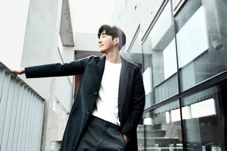 리즈 찍은 신세경의 m/up 비결. 스포츠서울 - "장첸과 180도 다른 매력" 윤계상, 봄의 남자로 (화보)