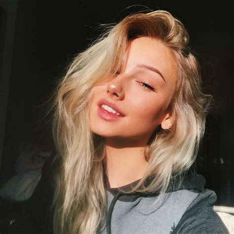 🍓 𝘱𝘪𝘯𝘵𝘦𝘳𝘦𝘴𝘵 𝘢𝘳𝘪𝘪𝘹𝘦𝘳𝘦 Pretty Blonde Girls Blonde Girl Selfie