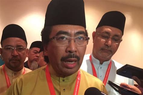 Masyarakat bandar perlu bergerak pantas seiring dengan kemajuan, jika tidak kita akan ketinggalan, apabila kita leka kita akan dihimpit oleh kemajuan. Jangan Pertahan Pemimpin Salah - Johari - Semasa | mStar