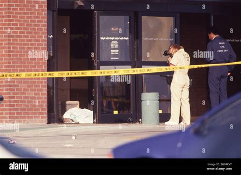 Killeen Texas Usa October 161991 Police Investigators Work At The