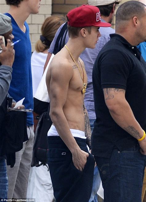 Justin Bieber Shows Off His Growing Muscles As He Sports His Now Favourite Gold Medallion