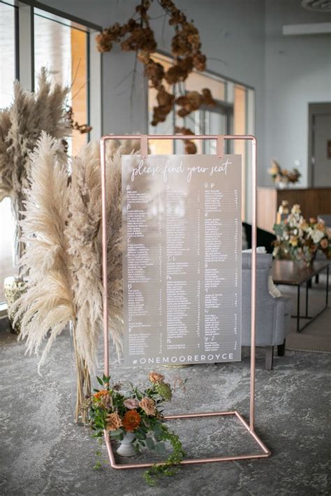 30 Creative Lucite Acrylic Wedding Signs For 2021 Trends