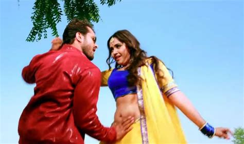 Bhojpuri Hot Couple Khesari Lal Yadav Kajal Raghwanis Sensuous And Sexy Dance On Saj Ke Sawar