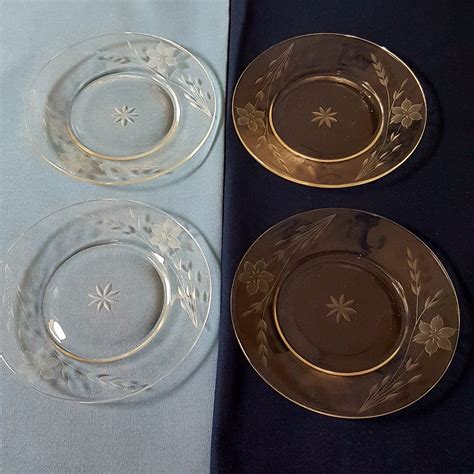 Set Of 4 Clear Glass Side Plates Etched Flowers Leaves Star Dessert