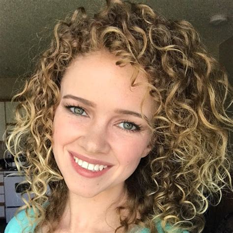 Throughout the years, with a pixie haircut, i've learned a lot of tricks for curling very short hair. This Curly Hair Transformation Is Going Viral | Allure