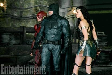 Justice League Batman Leads Wonder Woman And The Flash In New Pic