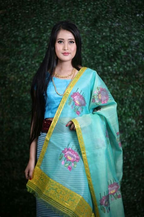 Manipuri Girl Traditional Outfits Traditional Dresses Fashion