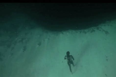 Video Dizzying Footage Shows Freediver Plunging The Depths Of An Abyss