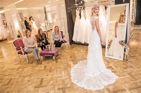 Exklusive modelle, die zum jeweiligen individuellen typ passen, tragen viel zum. Die ShoppingWelt dodenhof - Heiraten mit braut.de