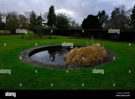 Traditional English Garden Stock Photo Alamy