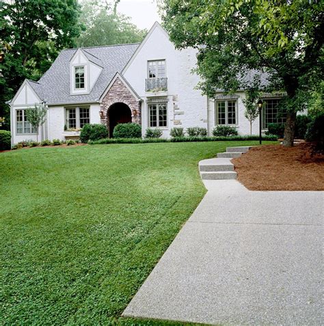 The best exterior paint colors for farmhouses. Incredible Before-and-After Home Exteriors to Inspire Your ...