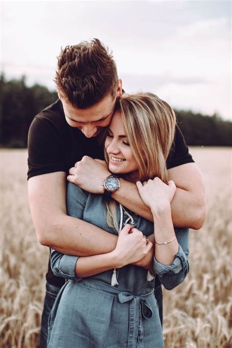 Pin By Maddie Uhrmann On Personas Couple Picture Poses Couple