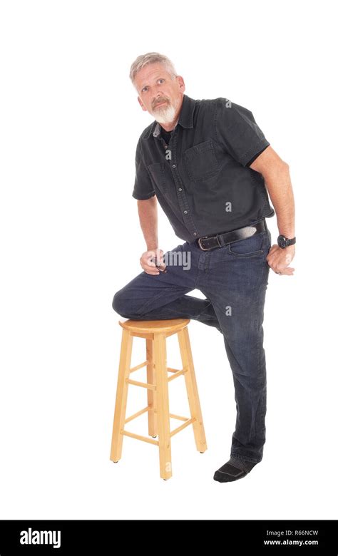 Man Kneeling Profile Hi Res Stock Photography And Images Alamy
