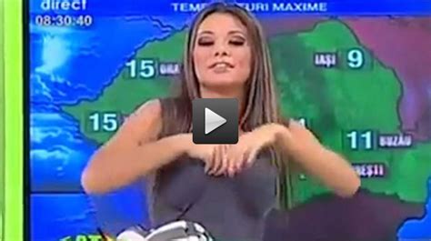 Video Weather Girl Left Embarrassed After Accidentally Flashing Boobs On Live Tv Scoopnest Com