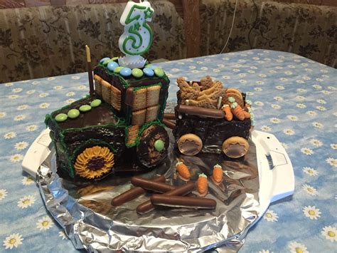 Messen sie die inhaltsstoffe aus, verrühren sie den teigeinsatz und dekorieren sie das gebäck: Traktor-Kuchen zum Geburtstag/ Kindergeburtstag | Traktor ...