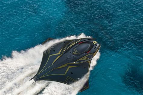 This Manta Ray Inspired Submarine Folds For Easy Transportation On Land