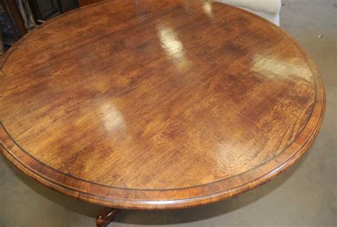 Trunk style coffee tables : Round Oak Farmhouse Pedestal Dining Table