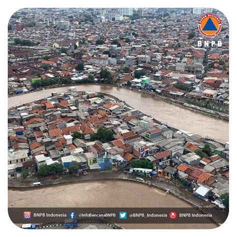 Banjir besar semacam ini bukanlah hal baru di jakarta. BMKG : Curah Hujan Paling Ekstrem Dalam Sejarah Jadi Pemicu Banjir Jakarta : Mongabay.co.id