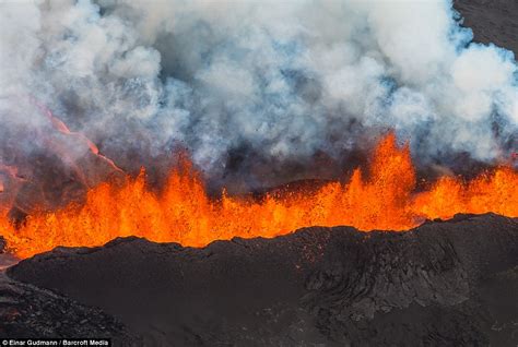 Bardarbunga Volcano Eruption Spews Lava 30 Metres Into The Air In