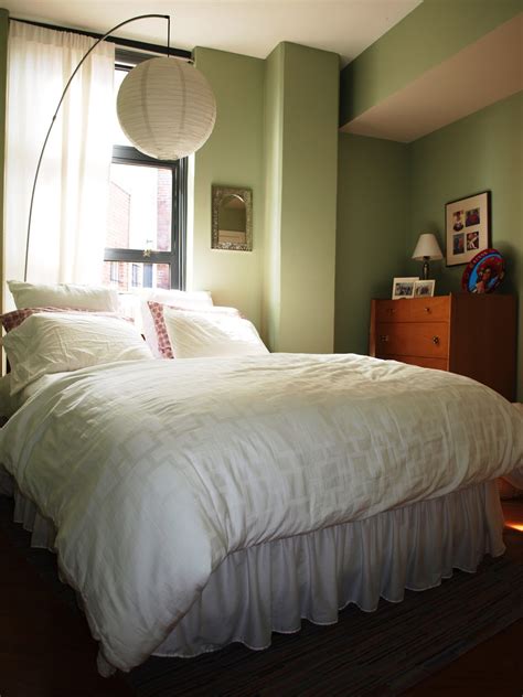 With burnt orange walls in your bedroom, you can make the space feel even cozier by choosing another warm paint shade for the molding, trim and other architectural details. Sage Green And Gray Bedroom Ideas Atmosphere Black Grey ...