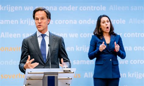 Premier mark rutte tijdens zijn wekelijkse persconferentie na afloop van de ministerraad. Persconferentie Rutte : Integrale persconferentie MP Rutte ...