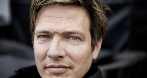 Thomas vinterberg (nacido en copenhague, dinamarca, el 19 de mayo de 1969) es un director de este filme cuenta la reunión de una familia y amigos de un patriarca para celebrar su aniversario. Thomas Vinterberg, intervista al regista danese ...