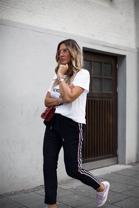 Awesome 85 Sporty Street Style Ideas for Women https://idolover.com/2019/04/25/85-sporty-street ...