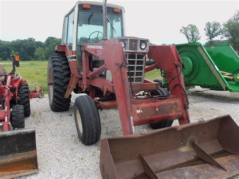 130hp International 1086 With 2350 Loader