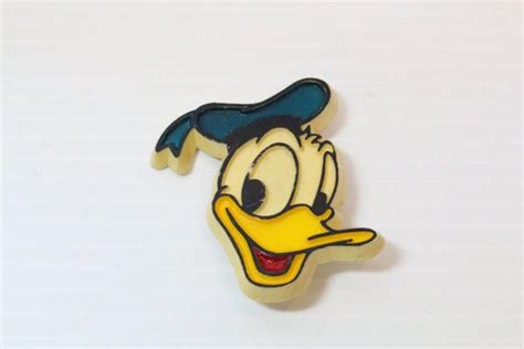 Donald Duck Pin Walt Disney Productions Pin Vintage Retro Pin