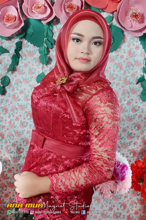Kebaya merah buat wisuda