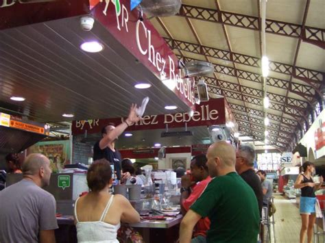 Die fehlende hemmschwelle zwischen käufer und verkäufer verbindet herstellung, kauf und genuss. Impressionen aus der Markthalle in Narbonne - Tutti i sensi