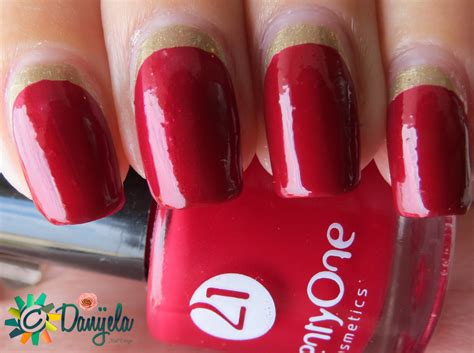 BY DANIJELA: On Sunday we`re matching manicures! Ruffian manicure