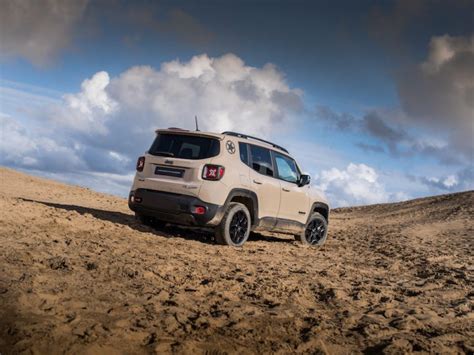 Limited Jeep Renegade Desert Hawk Is First Car To Tow A Board Rider