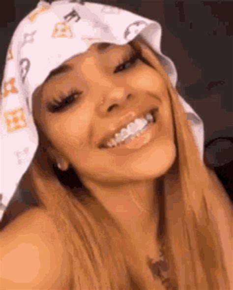 We do all types of aesthetic pfps with males, females. Aesthetic Girl GIF - Aesthetic Girl Smile - Discover ...