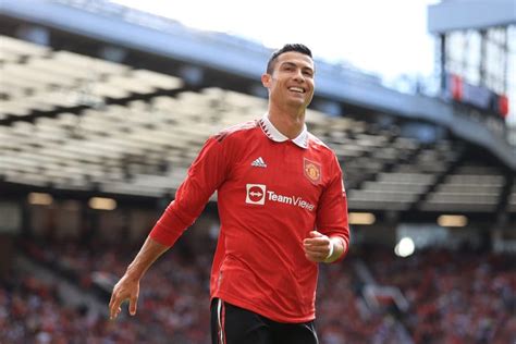 Cristiano Ronaldo Net Worth How The Soccer Star Makes And Spends His Money