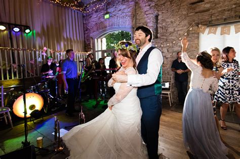 7 Tips For The Best First Dance Wedding Photography