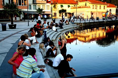 Kvartersstaden i borås har fram tills nu slutat vid viskan, men med de projekt som är på gång kommer kvartersstaden. En blogg om Borås - boras.com: BORÅS - ur en exilboråsares ...