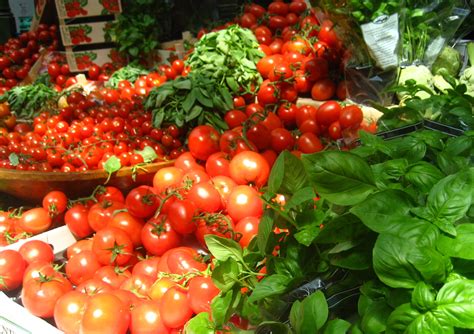 Plant Tomatoes And Basil Together To Repel Bugs Food Republic