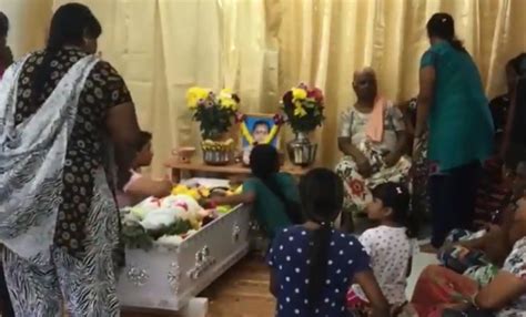 Semalam, utusan melaporkan cubaan seorang jurutera ingin membunuh diri dengan terjun daripada jambatan gagal apabila dia ditemukan dalam. Siswi SMP di Malaysia Bunuh Diri karena Dituduh Curi ...