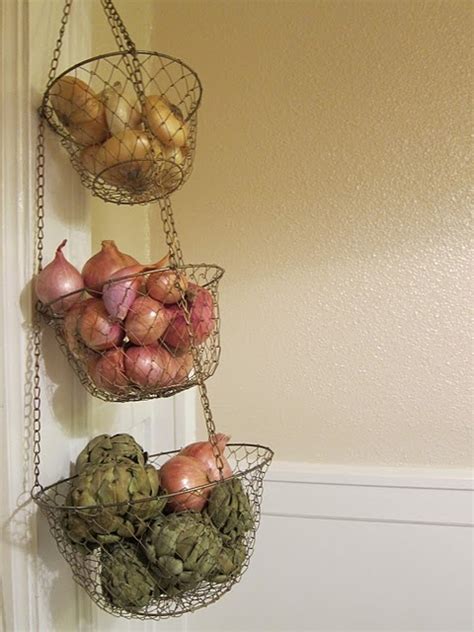 Good vegetable storage that actually works is essential! 20 storage ideas for potatoes, onions and garlic - JewelPie