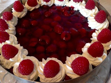100 g zum garnieren beiseite legen. (Deutsch) Himbeer- Frischkäse- Torte | Himbeeren ...