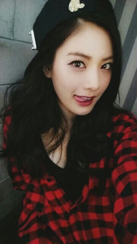 2017년도엔 나나 생일이라고 다같이 모여서 파티도함. 방송애프터스쿨 나나, 일상 모습 새삼 눈길…'섹시+깜찍' 공존 | YTN