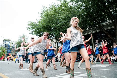 Photos Naked Bikers Kick Off Seattle Summer At The Fremont Solstice