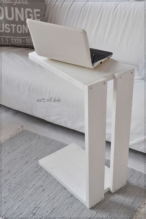 Vom kleinen beistelltisch bis hin zum repräsentativen eyecatcher mit zusätzlichem stauraum bieten wir ihnen alles, was das herz von einrichtungsenthusiasten höherschlagen lässt. Beistelltisch für das Sofa aus alten Palettenbrettern ...