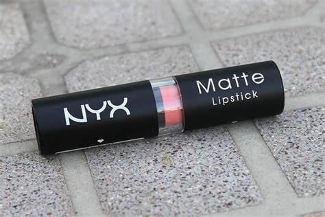 Nyx Matte Lipstick In Nude Volleysparkle