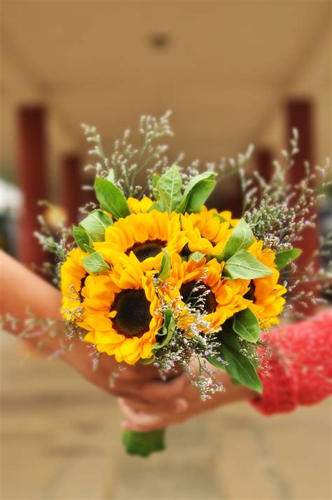 Such a choice can be made for friends, colleagues, management, for usually green plants are combined with other shades to complete the bouquet. Autumn Wedding Bouquet Ideas for the Fall Bride | The Rose ...